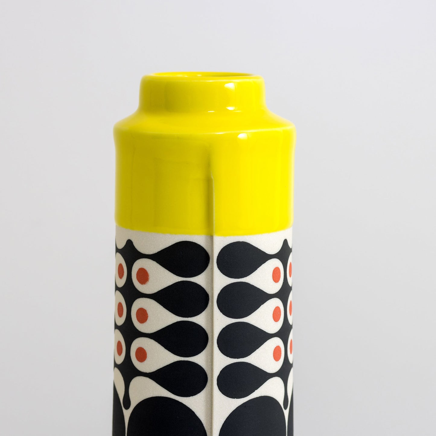 Cylinder with yellow glaze, vertical seaweed pattern in black